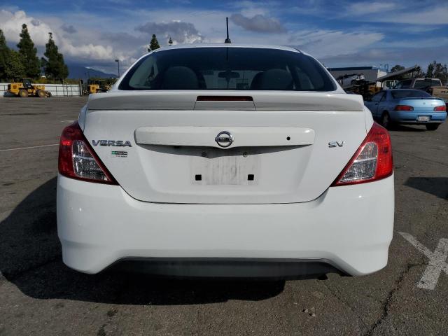 3N1CN7AP2KL815926 - 2019 NISSAN VERSA S WHITE photo 6