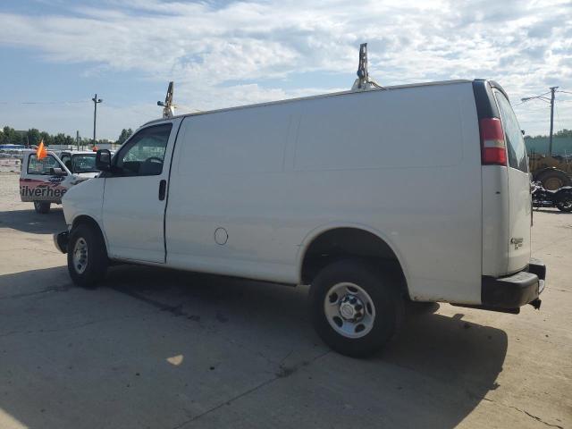 1GCWGFCF7F1255904 - 2015 CHEVROLET EXPRESS G2 WHITE photo 2