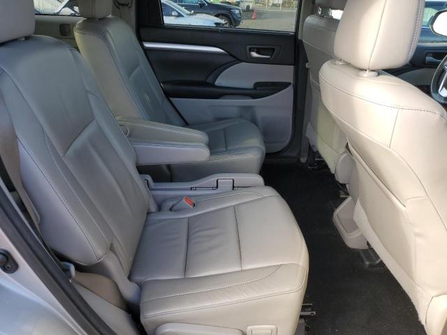 5TDJKRFH7GS279907 - 2016 TOYOTA HIGHLANDER XLE 银色 照片 11