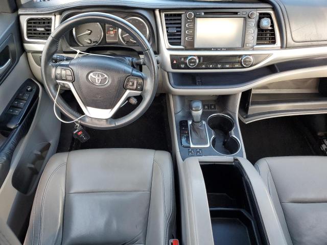 5TDJKRFH7GS279907 - 2016 TOYOTA HIGHLANDER XLE 银色 照片 8