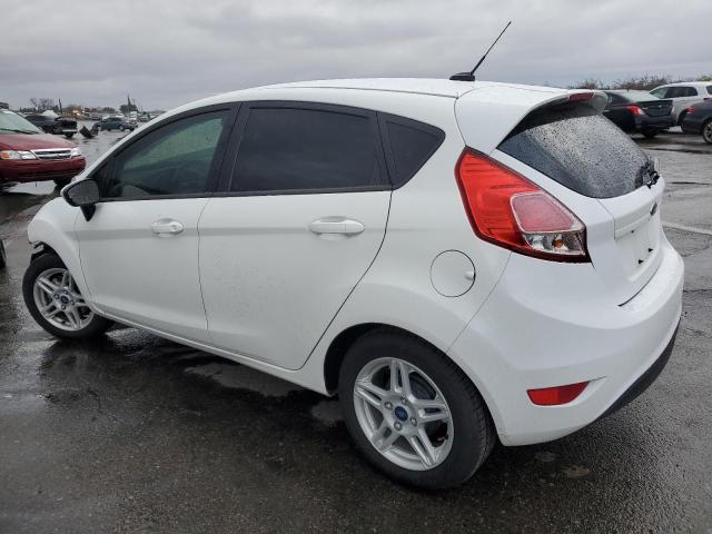 3FADP4EJ6JM147367 - 2018 FORD FIESTA SE WHITE photo 2