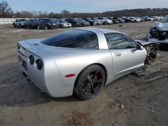 1G1YY22G1W5105541 - 1998 CHEVROLET CORVETTE SILVER photo 3