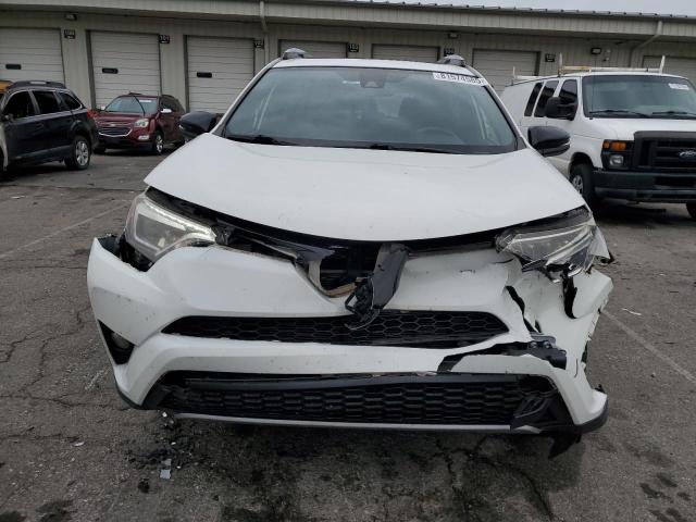 JTMJFREVXJJ207860 - 2018 TOYOTA RAV4 SE Blanco foto 5