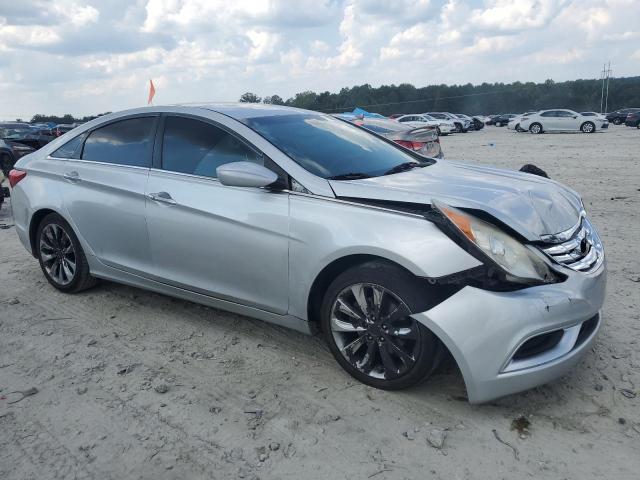 5NPEC4AC0DH723823 - 2013 HYUNDAI SONATA SE Argent photo 4