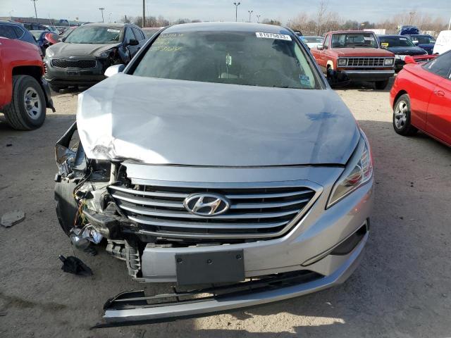 5NPE24AF2HH563124 - 2017 HYUNDAI SONATA SE SILVER photo 5