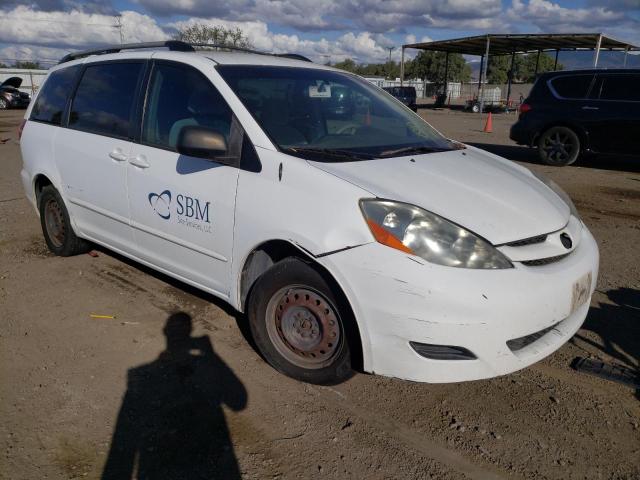 5TDZK23CX9S227368 - 2009 TOYOTA SIENNA CE WHITE photo 4