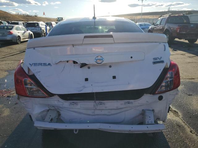 3N1CN7AP3JL862963 - 2018 NISSAN VERSA S WHITE photo 6