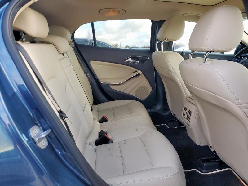 WDCTG4EB6KJ622166 - 2019 MERCEDES-BENZ GLA 250 Azul foto 11