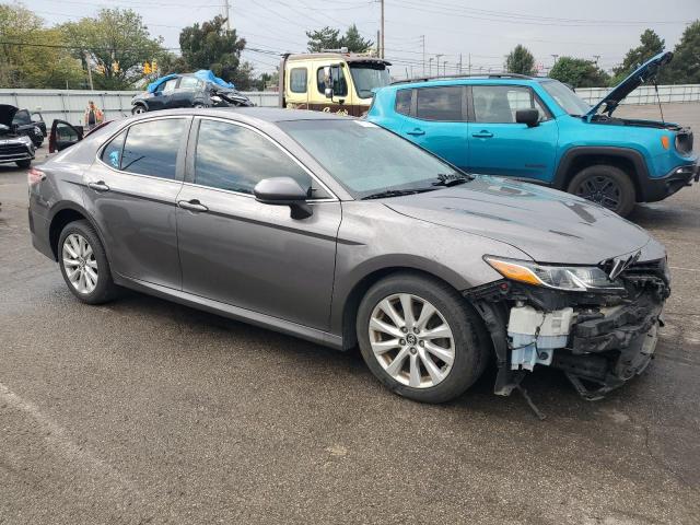 4T1B11HK9JU550174 - 2018 TOYOTA CAMRY L Сұр фото 4