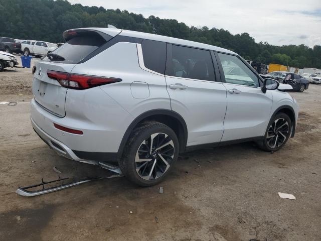 JA4J4UA84NZ063779 - 2022 MITSUBISHI OUTLANDER SE WHITE photo 4