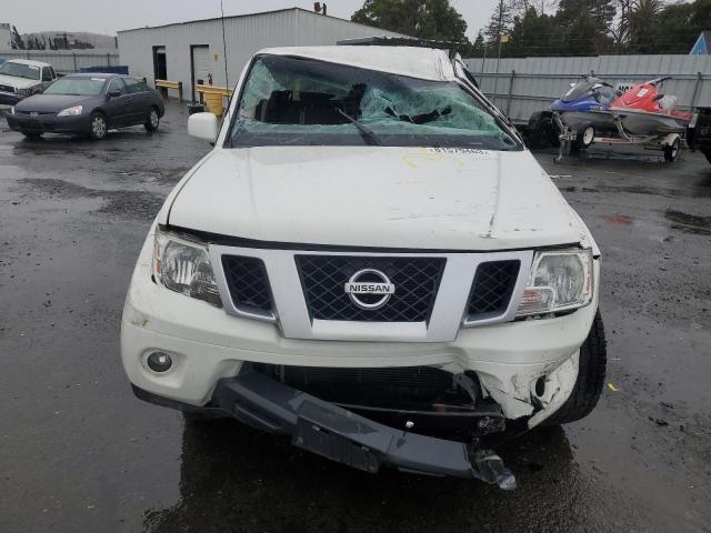 1N6AD0EV0JN746012 - 2018 NISSAN FRONTIER S WHITE photo 5