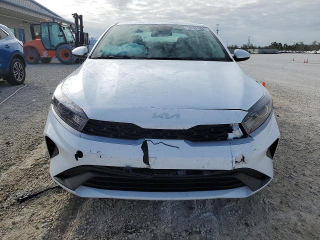 3KPF24AD7PE555588 - 2023 KIA FORTE LX WHITE photo 5