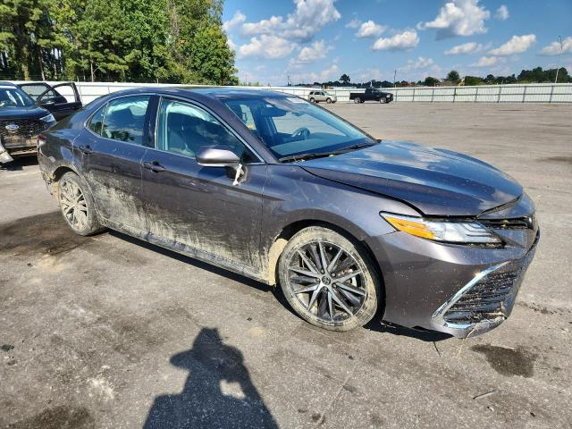 4T1F11AK4NU035259 - 2022 TOYOTA CAMRY XLE Сірий фото 4