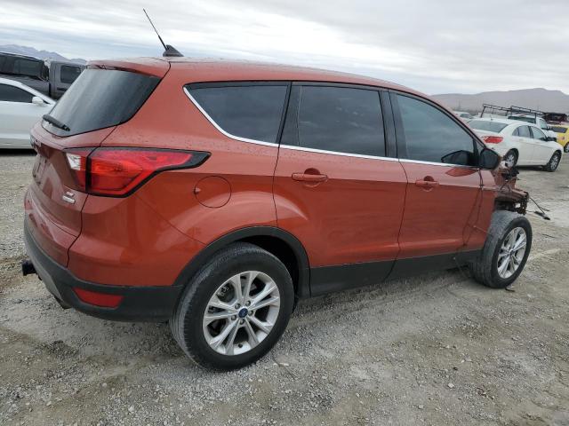 1FMCU0GD4KUA81540 - 2019 FORD ESCAPE SE ORANGE photo 3