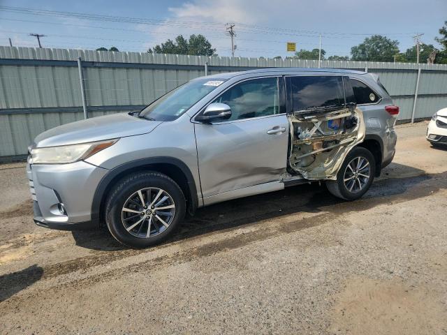 2017 TOYOTA HIGHLANDER SE, 