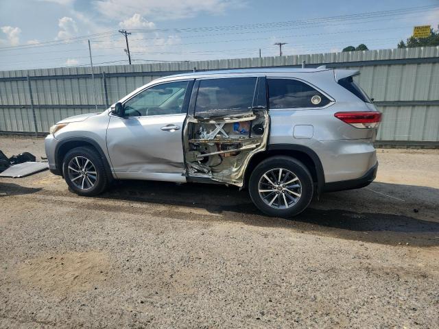 5TDKZRFH2HS226419 - 2017 TOYOTA HIGHLANDER SE ვერცხლისფერი ფოტო 2