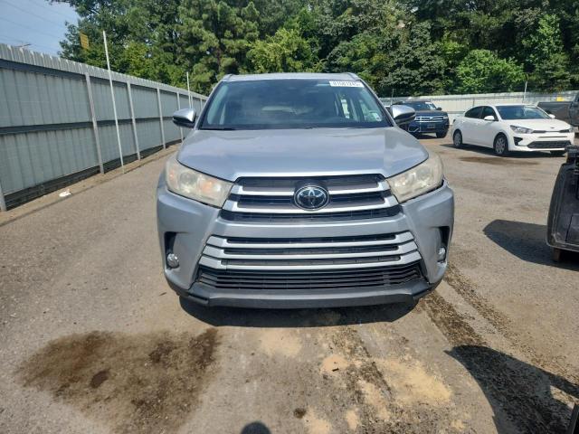 5TDKZRFH2HS226419 - 2017 TOYOTA HIGHLANDER SE ვერცხლისფერი ფოტო 5