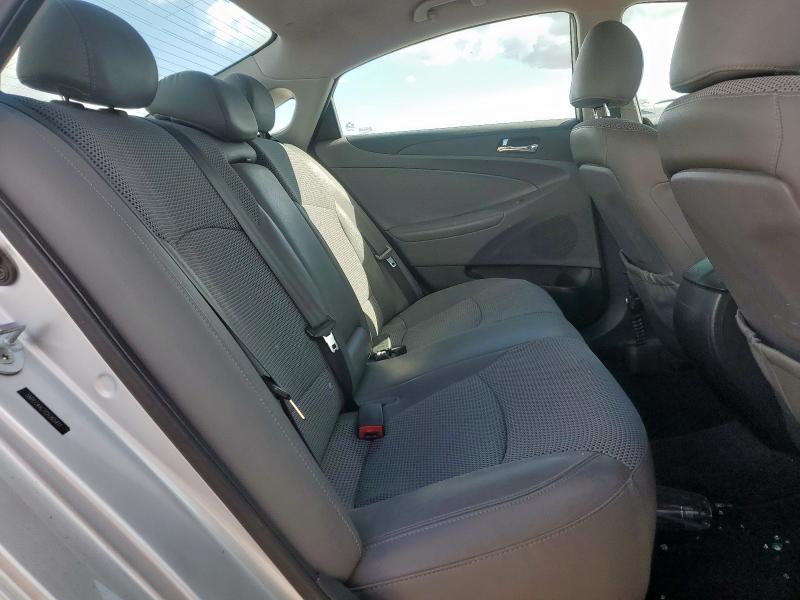 5NPEC4AC7CH365411 - 2012 HYUNDAI SONATA SE Күміс фото 10