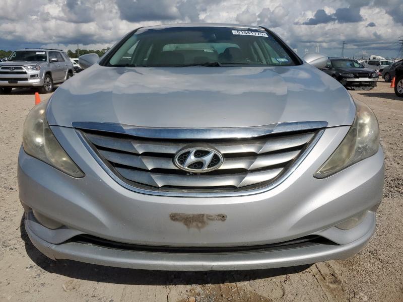 5NPEC4AC7CH365411 - 2012 HYUNDAI SONATA SE Күміс фото 5