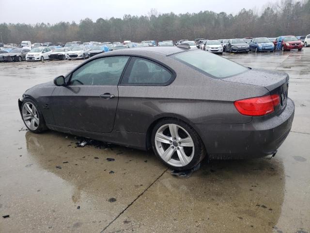 WBAKE3C56BE557159 - 2011 BMW 328 I GRAY photo 2