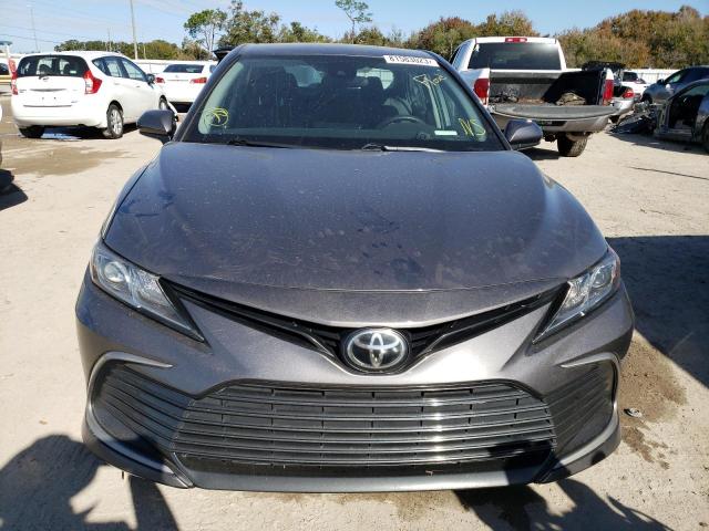 4T1C11AK9MU452992 - 2021 TOYOTA CAMRY LE GRAY photo 5