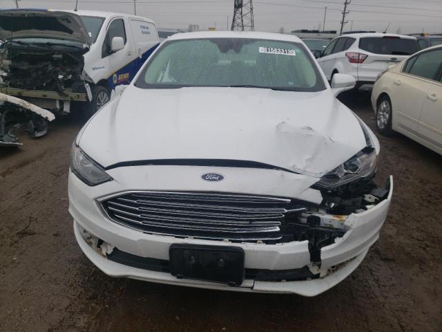 3FA6P0H78HR384215 - 2017 FORD FUSION SE WHITE photo 5