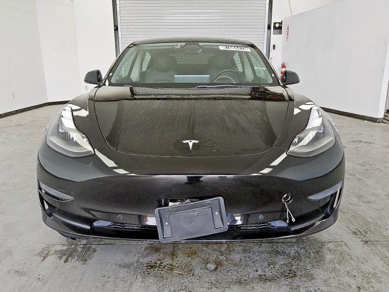 5YJ3E1EA0NF303892 - 2022 TESLA MODEL 3 أسود صورة 5