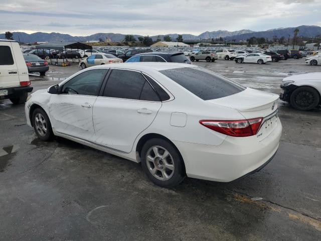 4T1BF1FK4HU652660 - 2017 TOYOTA CAMRY LE WHITE photo 2