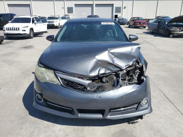 4T1BF1FK0DU243808 - 2013 TOYOTA CAMRY L Сірий фото 5