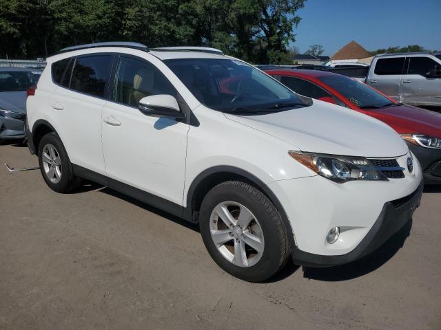JTMRFREV3EJ011896 - 2014 TOYOTA RAV4 XLE WHITE photo 4