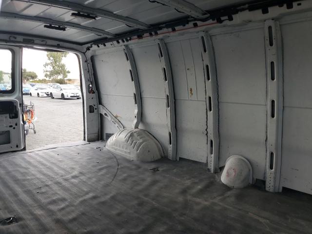 1GCWGBFP8J1301942 - 2018 CHEVROLET EXPRESS G2500 WHITE photo 11