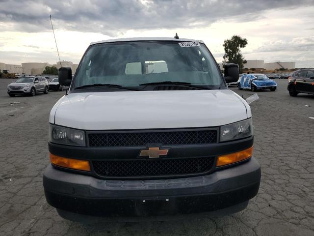 1GCWGBFP8J1301942 - 2018 CHEVROLET EXPRESS G2500 WHITE photo 5