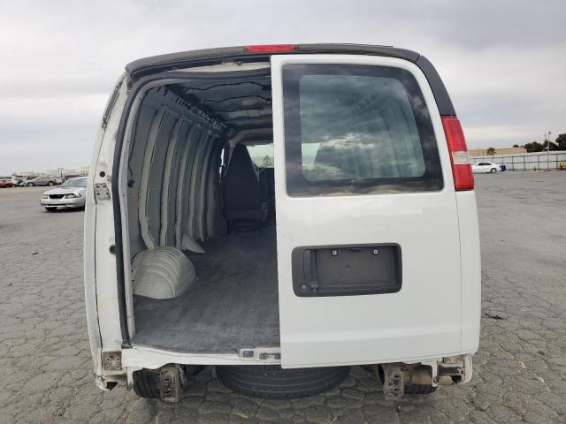 1GCWGBFP8J1301942 - 2018 CHEVROLET EXPRESS G2500 WHITE photo 6