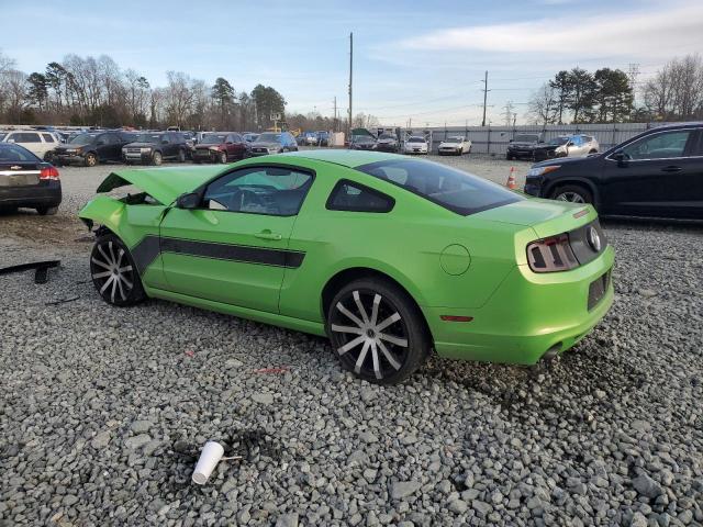 1ZVBP8AM7D5223470 - 2013 FORD MUSTANG GREEN photo 2