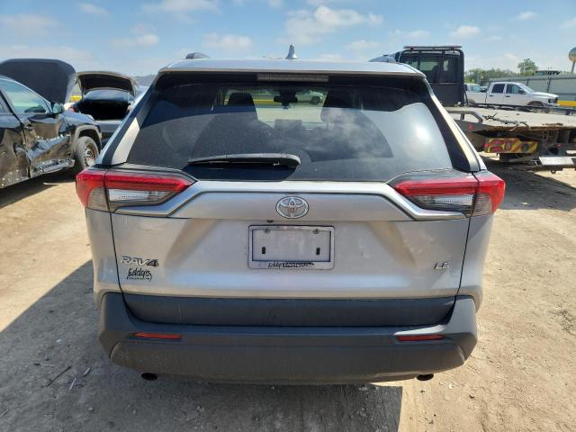 2T3H1RFV5MW148458 - 2021 TOYOTA RAV4 LE 银色 照片 6