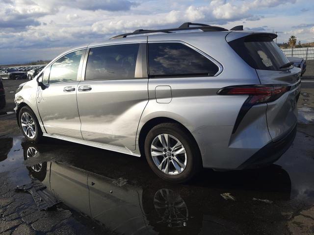 5TDJRKEC3NS079192 - 2022 TOYOTA SIENNA XLE SILVER photo 2