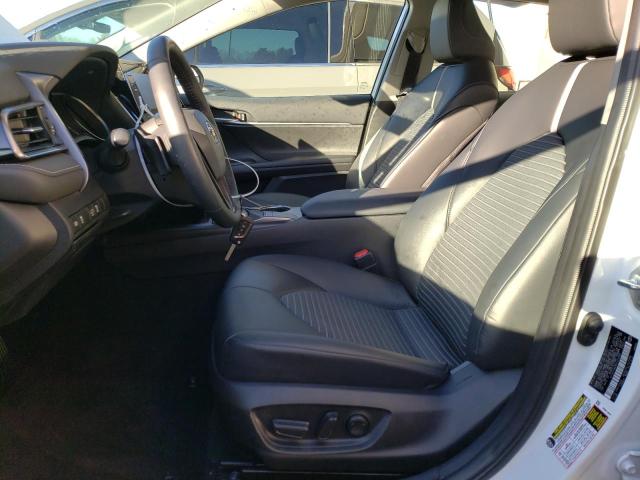 4T1G11AK8PU154956 - 2023 TOYOTA CAMRY SE NIGHT SHADE WHITE photo 7