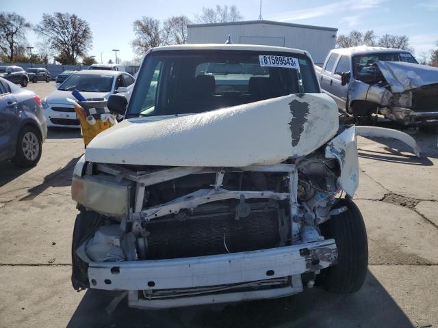 JTLKT324864098606 - 2006 TOYOTA SCION XB WHITE photo 5