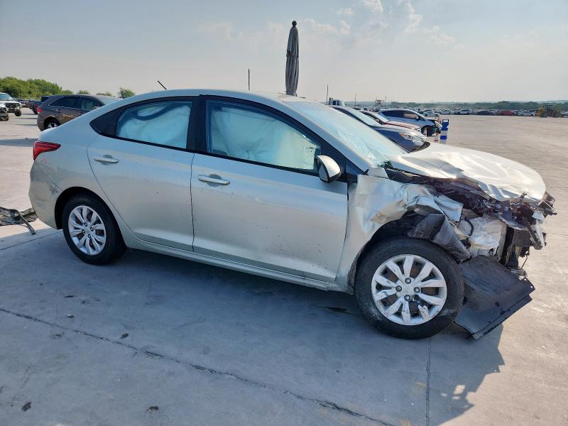 3KPC24A3XKE050454 - 2019 HYUNDAI ACCENT SE 银色 照片 4