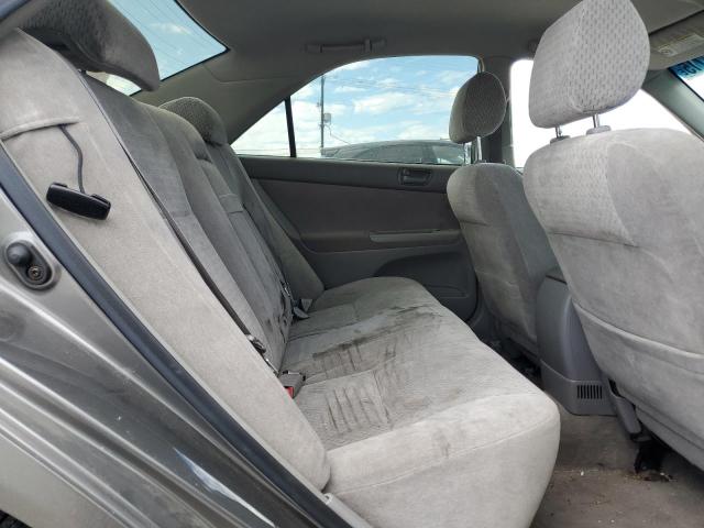 JTDBE32K120122508 - 2002 TOYOTA CAMRY LE GRAY photo 10
