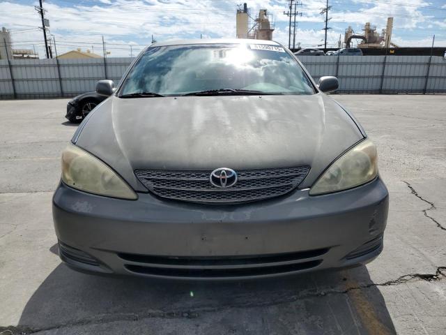 JTDBE32K120122508 - 2002 TOYOTA CAMRY LE GRAY photo 5