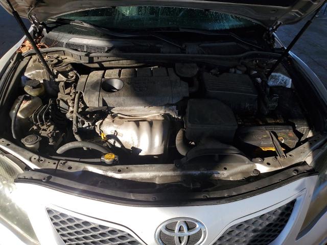 4T1BF3EK4BU188841 - 2011 TOYOTA CAMRY BASE Silber Foto 11