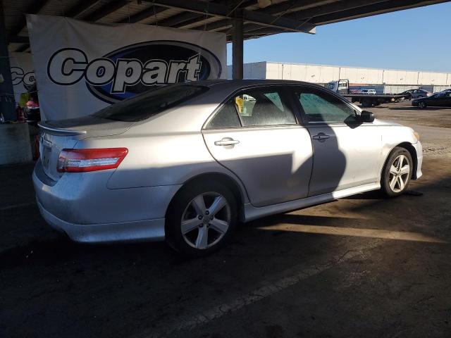 4T1BF3EK4BU188841 - 2011 TOYOTA CAMRY BASE Silber Foto 3