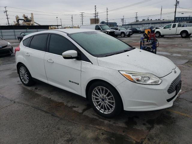 1FADP3R41EL317141 - 2014 FORD FOCUS BEV WHITE photo 4