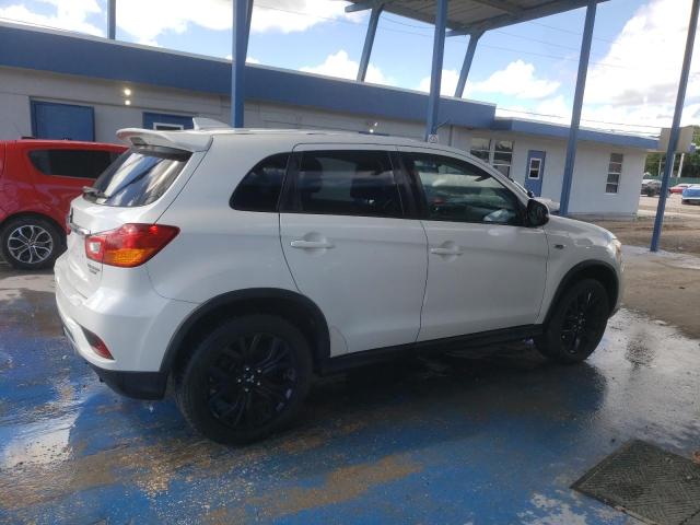 JA4AP3AU5JZ020853 - 2018 MITSUBISHI OUTLANDER ES WHITE photo 3