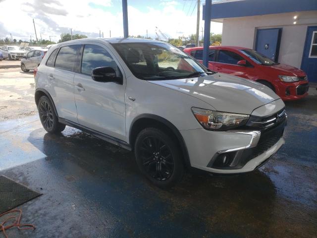 JA4AP3AU5JZ020853 - 2018 MITSUBISHI OUTLANDER ES WHITE photo 4