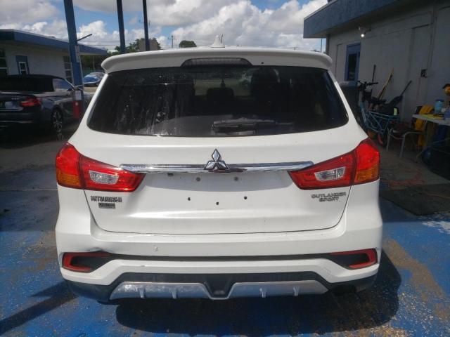 JA4AP3AU5JZ020853 - 2018 MITSUBISHI OUTLANDER ES WHITE photo 6
