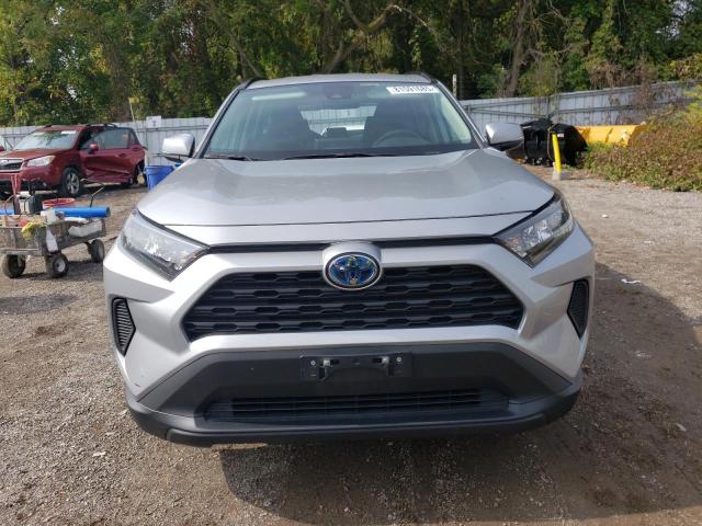 2T3BWRFV4RW215338 - 2024 TOYOTA RAV4 LE 银色 照片 5