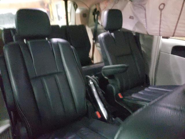 2C4RC1CGXCR182023 - 2012 CHRYSLER TOWN & COU TOURING L WHITE photo 11