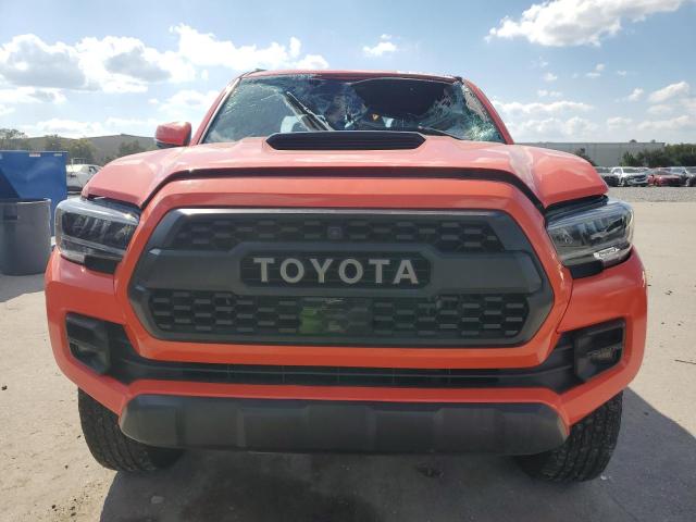 3TYCZ5AN0PT169425 - 2023 TOYOTA TACOMA DOUBLE CAB 橙色 照片 5